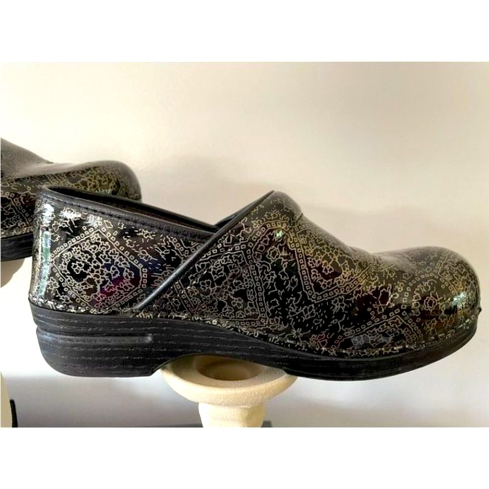 Dansko Black and‎ Gold Leather Clogs Size 41 (10.5-11) *PRE-OWNED*